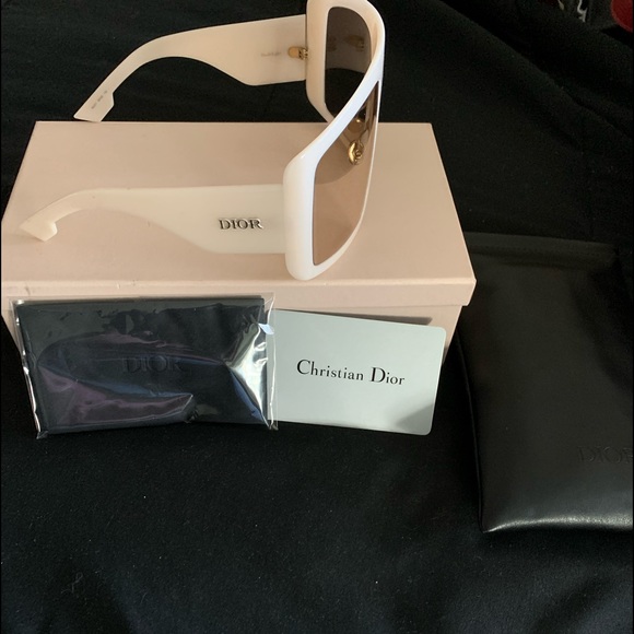 Sun Glasses - Picture 1 of 1